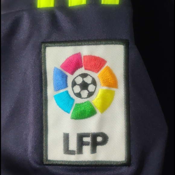 Real Madrid Away Jersey 110 Anniversary - Picture 3 of 12